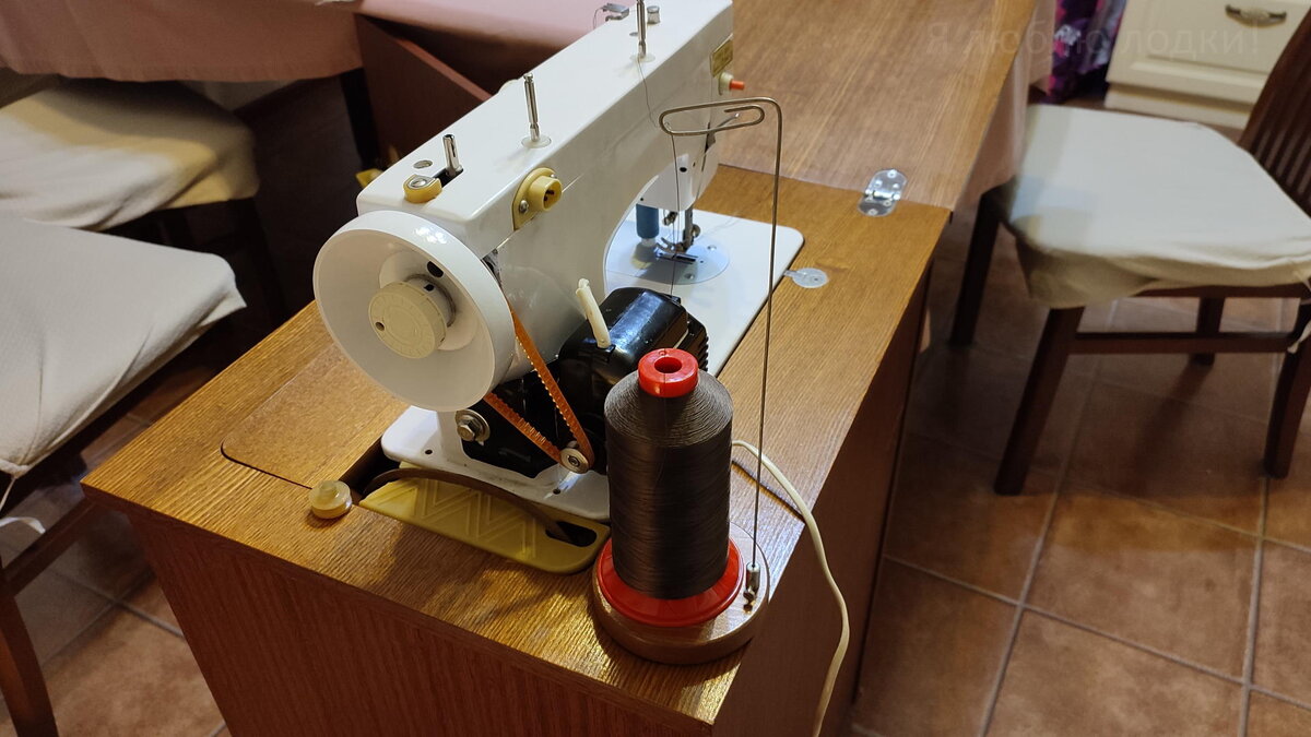 Стойка для катушки. Кругляш покрыл тонированным акриловым лаком (галерея фото)