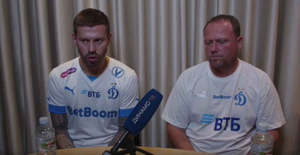 Федор Смолов и Марцел Личка. Скрин: трансляция "Динамо" на Twitch