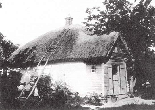Дом, где провел детские годы И. Н. Крамской, вид со двора. 1908 Фотография