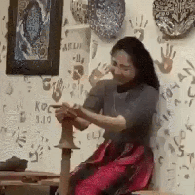 Никогда не давайте девушкам что-то лепить из пластилина!А то потом смеху не оберётесь.