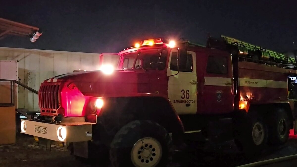     Вечером загорелся один из складов во Владивостоке. В настоящий момент возгорание ликвидировано.