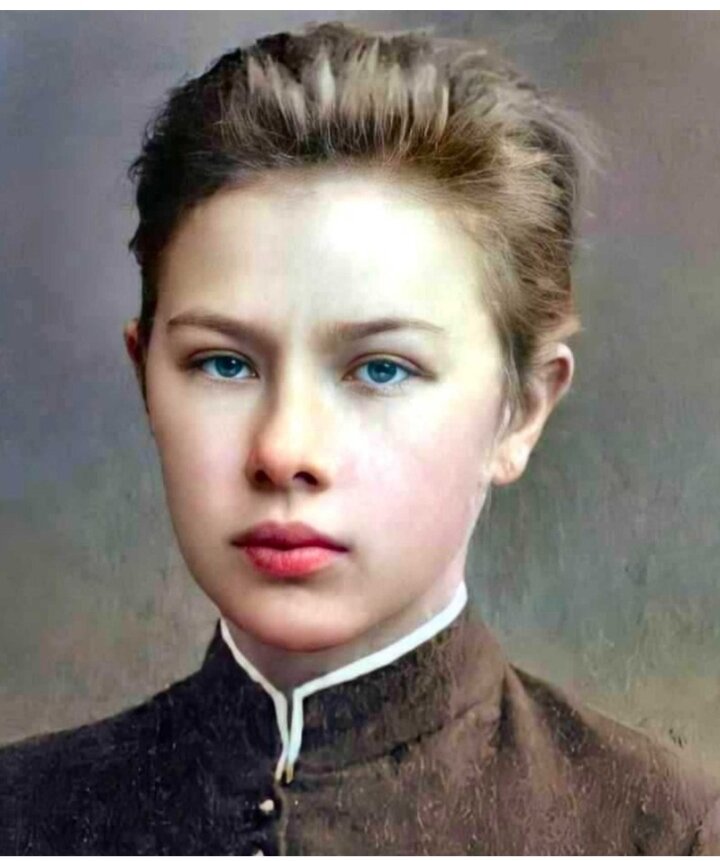 Интересно, это подлинное фото Надежды Константиновны Крупской или фотопроба актрисы Юлии Пересильд для очередного какбыисторического сериала?