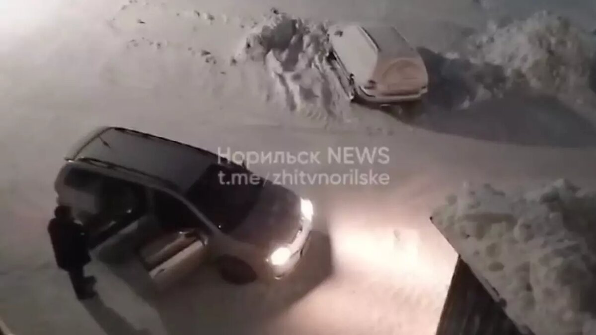     В Норильске водитель такси отказался везти 62-летнего инвалида в больницу. Мужчина вызвал другую машину, но скончался по дороге в медучреждение. СК возбудил уголовное дело об оказании услуг, не отвечающих требованиям безопасности жизни и здоровья.