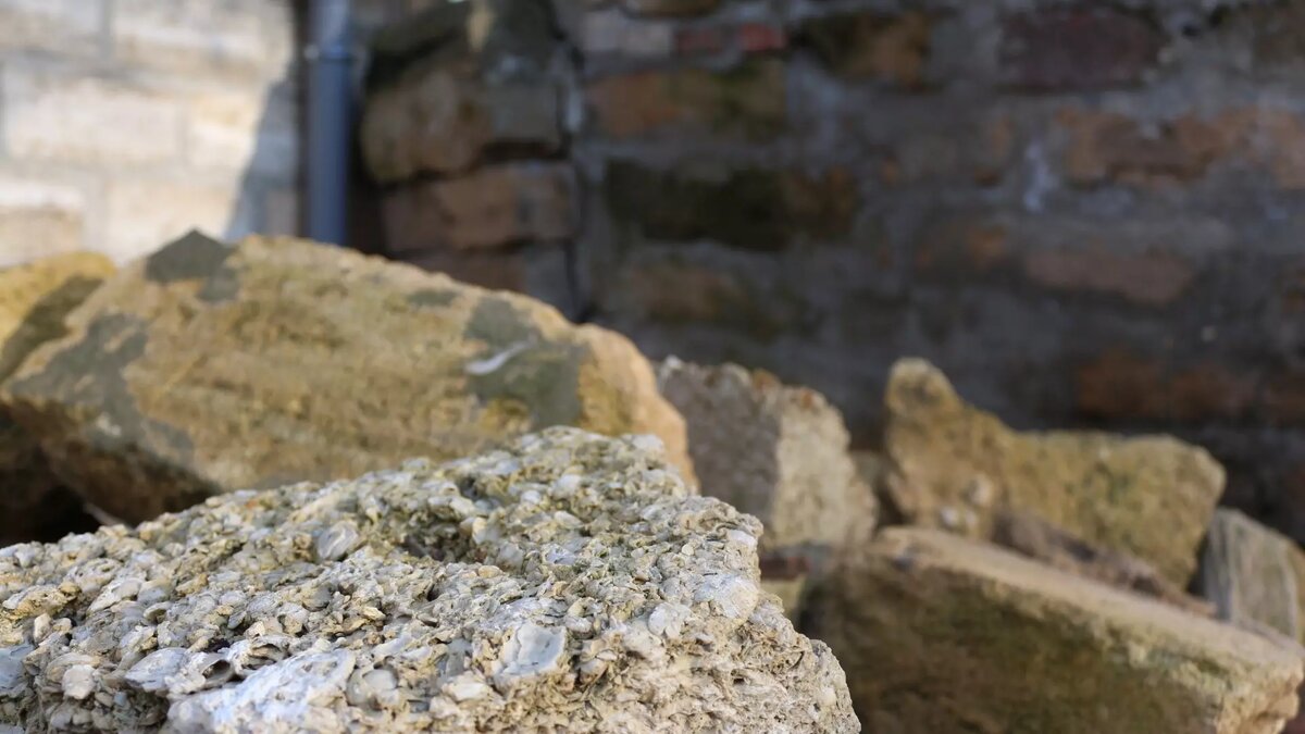     В Ростове-на-Дону в переулке Халтуринском обрушилось на тротуар ограждение, сообщили очевидцы в Telegram в группе «Это Ростов».