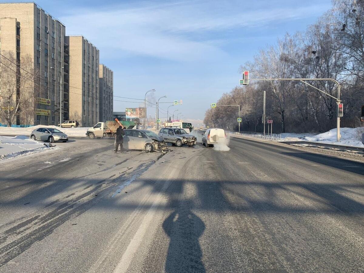 Два водителя пострадали в ДТП и попали в бердскую больницу | Бердск-Онлайн  СМИ | Дзен