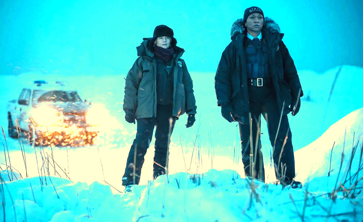 - Эй, мистер! Да-да, вы! По законам Аляски, написать на белом-белом покрывале января имя любимой девушки - штраф 500 $! 