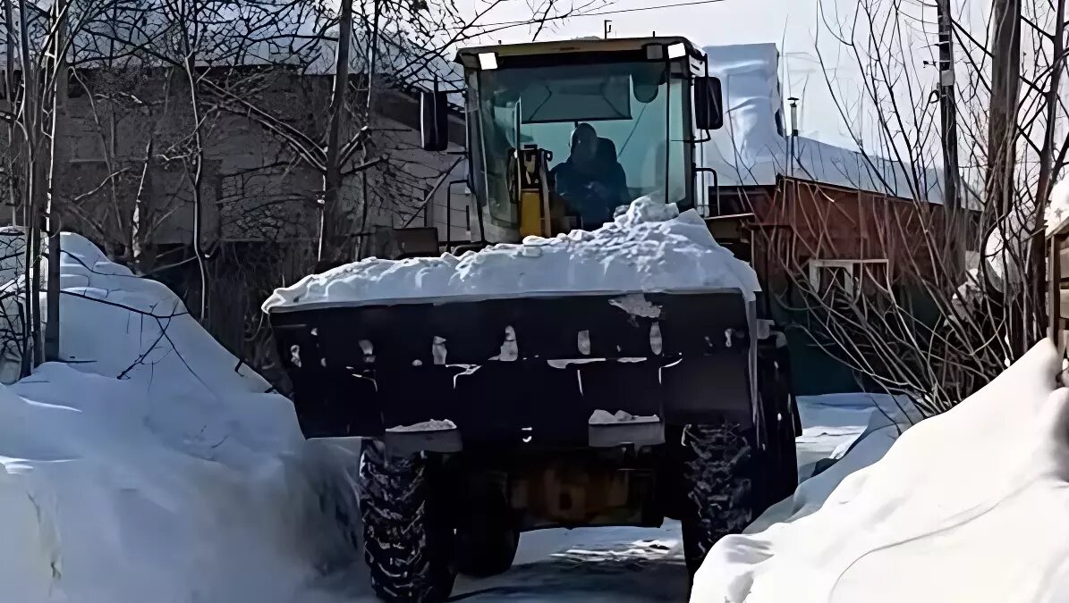 40 млн рублей выделили на вывоз снега из частного сектора двух районов  Ижевска | udm-info.ru | Дзен