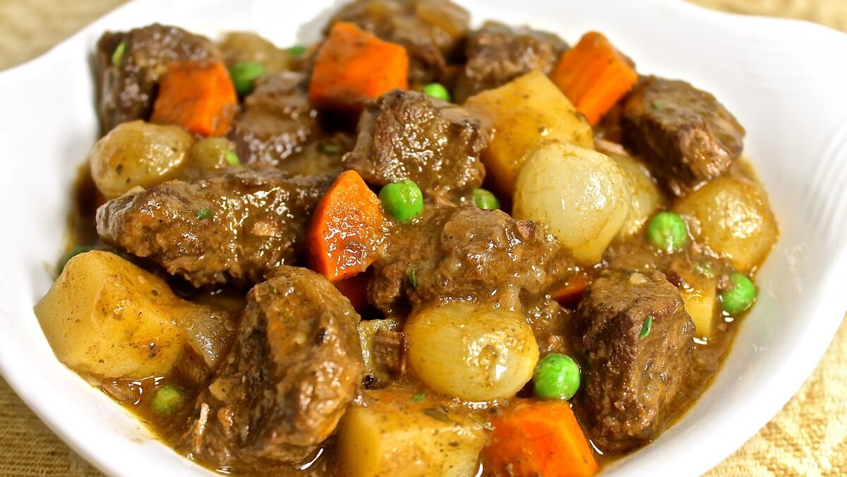 Блюда из мяса баранины. Запеченный ягненок в соусе. Гуляш из баранины. Что можно приготовить из баранины быстро. Томленая баранина.