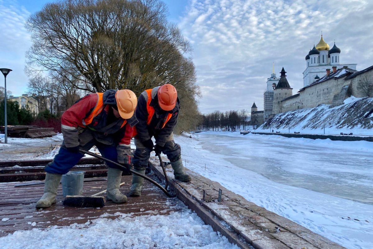    В Пскове приступили к строительству пешеходного моста у Кремля