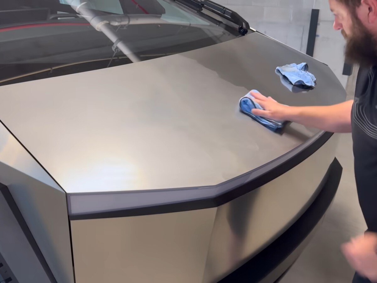    Блогер почистил Cybertruck от ржавчины по инструкции Tesla. Это сработало [ВИДЕО]