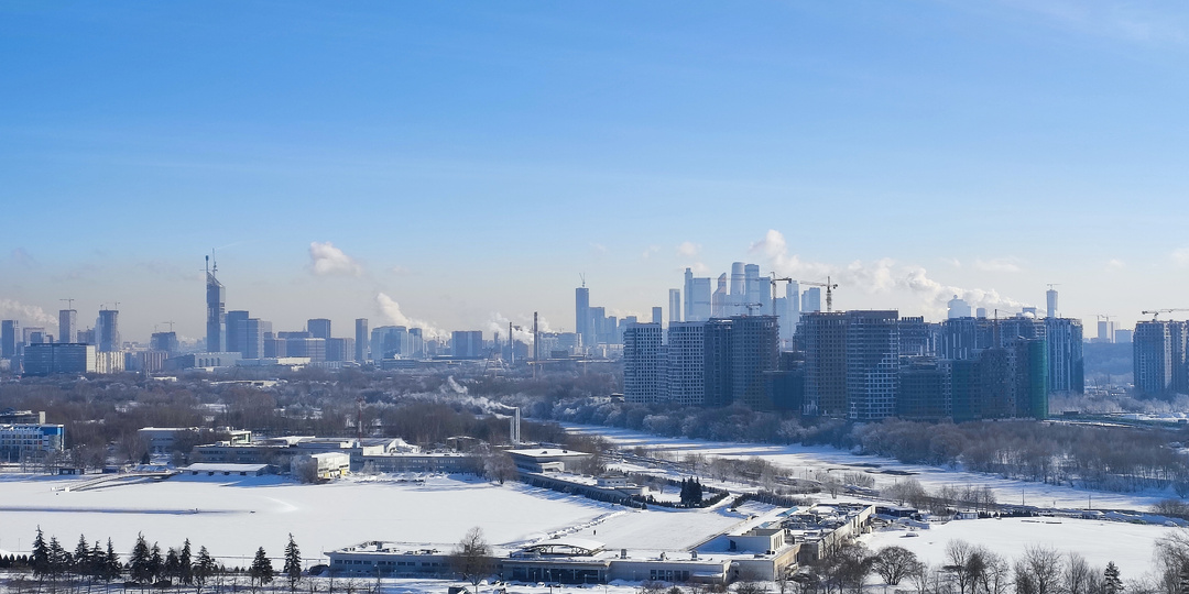 Парк Крылатские Холмы в ясный зимний день