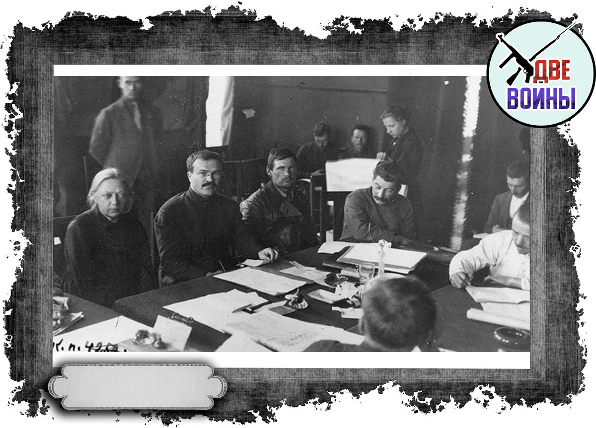 Сталин и Крупская. Фото в открытом доступе.