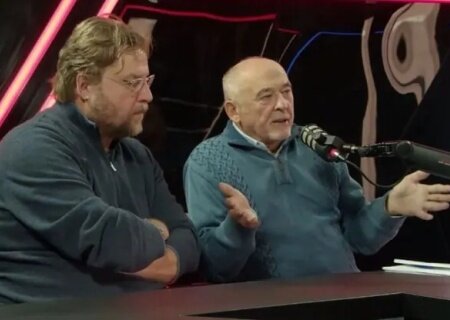    Вернуть идеологию в Конституцию России? Инициатива свердловских чиновников