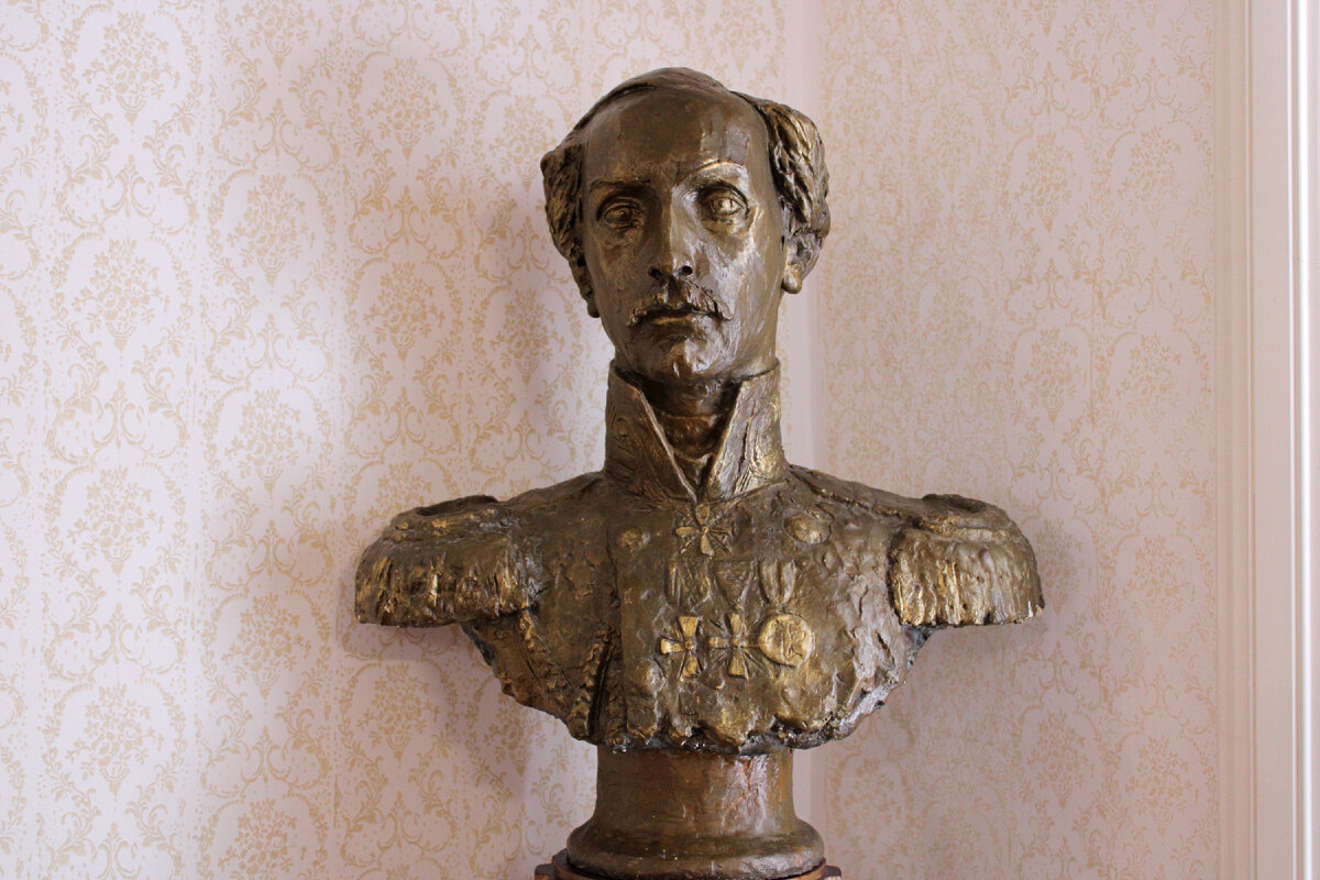 Кобилинец А. И. Бюст Николая Алексеевича Бирилева, мужа младшей дочери Ф. И. Тютчева Марии. Музей-заповедник Ф. И. Тютчева "Овстуг". 