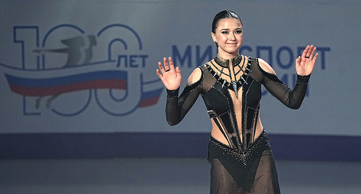 Почему фигуристы. Ноги фигуристок. Почему фигуристы. Красивые платья фигуристок. Коньки фигуристок.