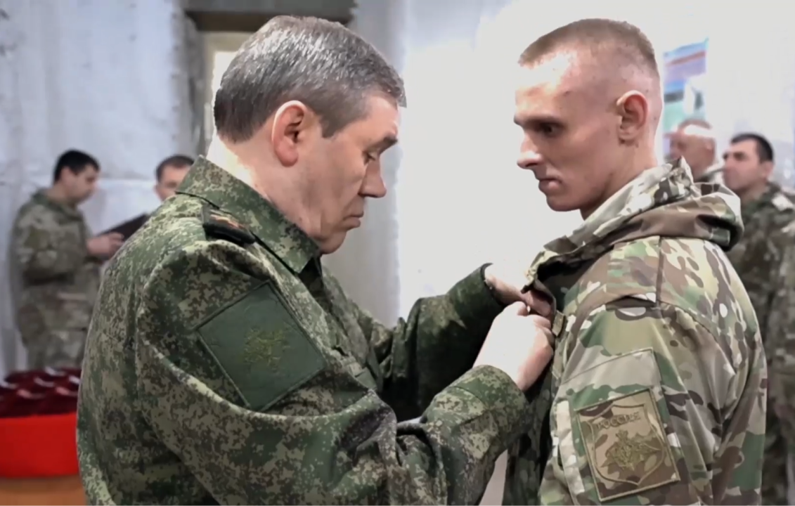    Герасимов посетил командный пункт группировки войск «Центр» в зоне СВО