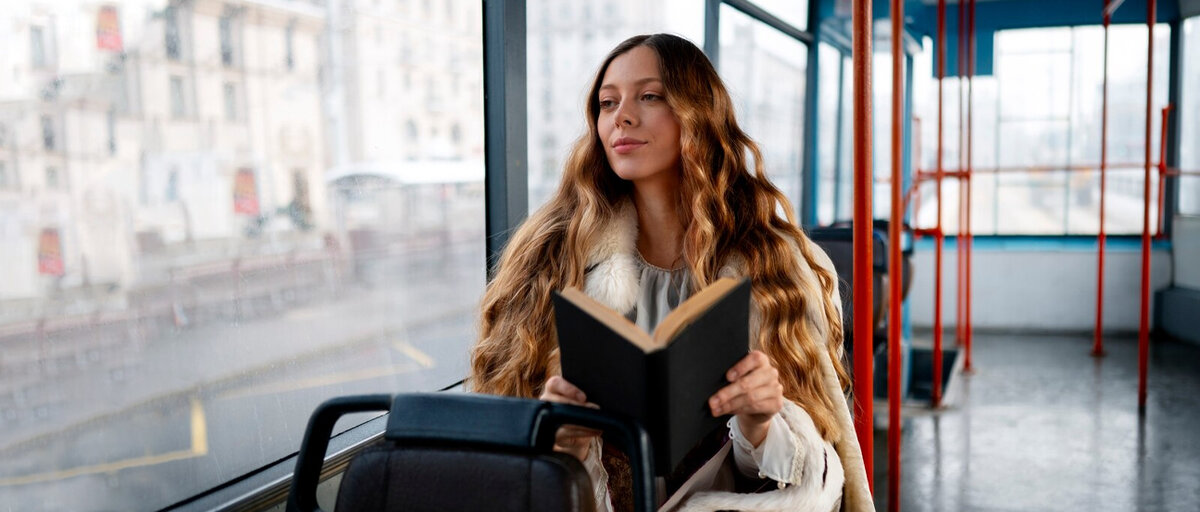 Когда мы едем в транспорте, возникает своеобразный конфликт между движением окружающего нас мира и нашими глазами. 