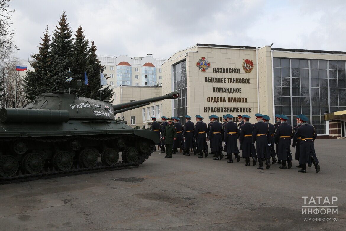 Прадед воевал на Курской дуге, внук – на СВО»: в семье из РТ четыре  поколения танкистов | Татар-информ | Дзен