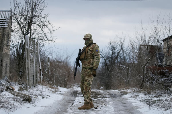 Военнослужащий ВСУ в городе Авдеевка в Донецкой области, 2022 год / Gleb Garanich/Reuters