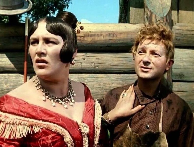 кадр из фильма "Женитьба Бальзаминова" Мордюкова и Вицин