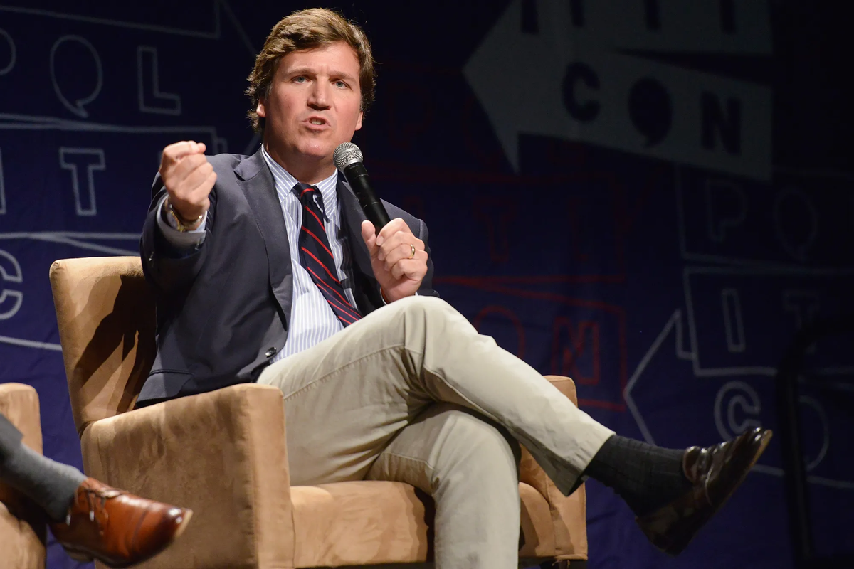 журналист карлсон такер. такер показывает москву. американский политический обозреватель такер карлсон. американский телеведущий фокс ньюс. такер fox news.