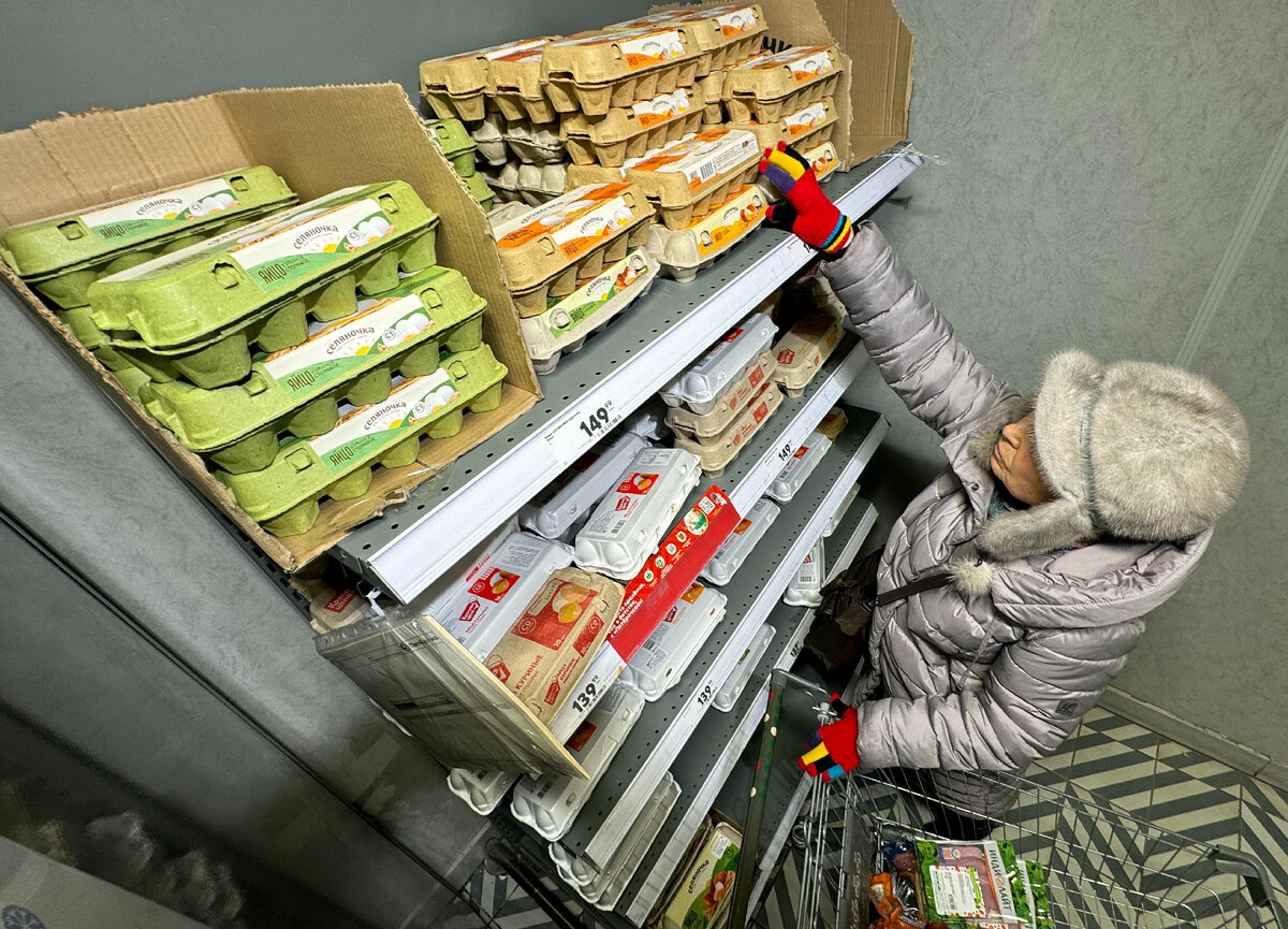 Чиновники отчитываются, что цены удалось стабилизировать. Покупатели пока этого не заметили. Фото: Alexander Legky/Global Look Press