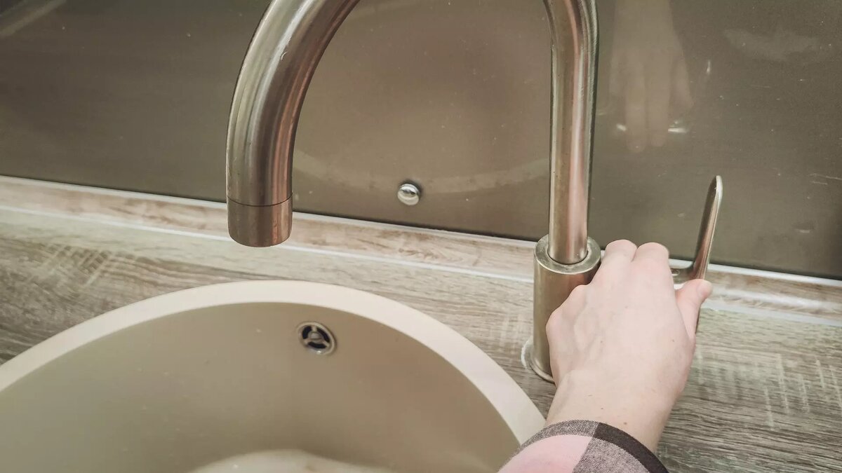     В Набережных Челнах жители одного из домов вынуждены жить с источником опасности. О разборках граждан с ответственными лицами стало известно из картотеки местного суда.