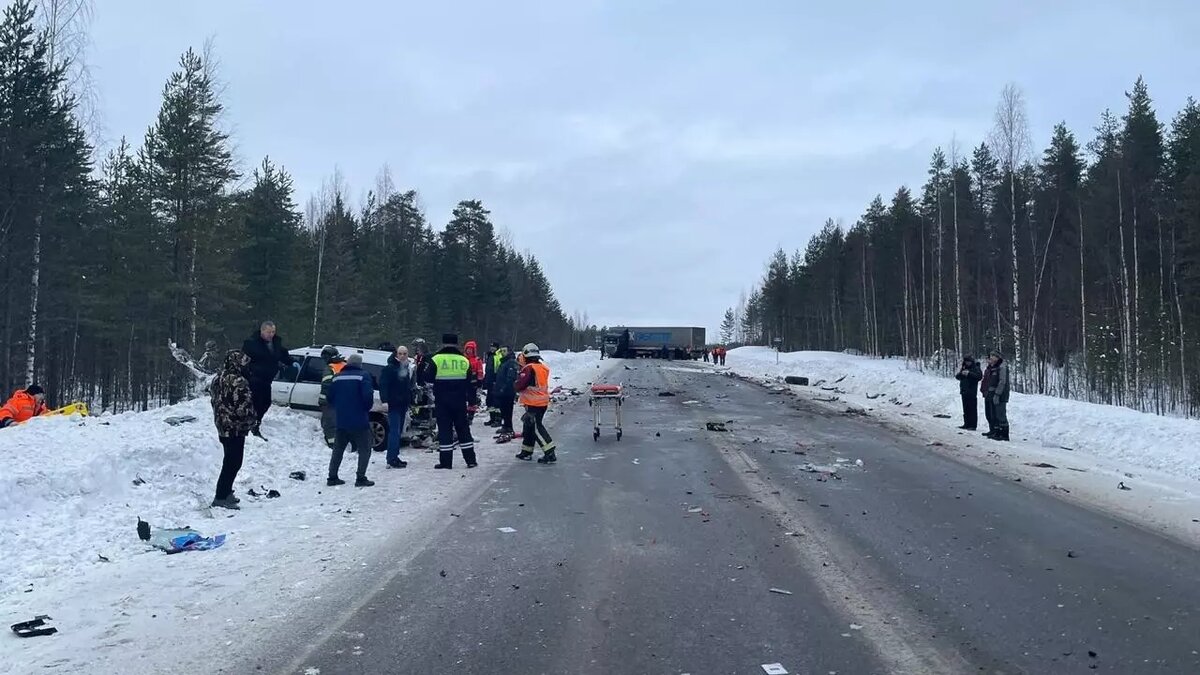     Ранее на месте страшного ДТП работали сотрудники ГИБДД и спецслужбы, сообщили в республиканской Госавтоинспекции.