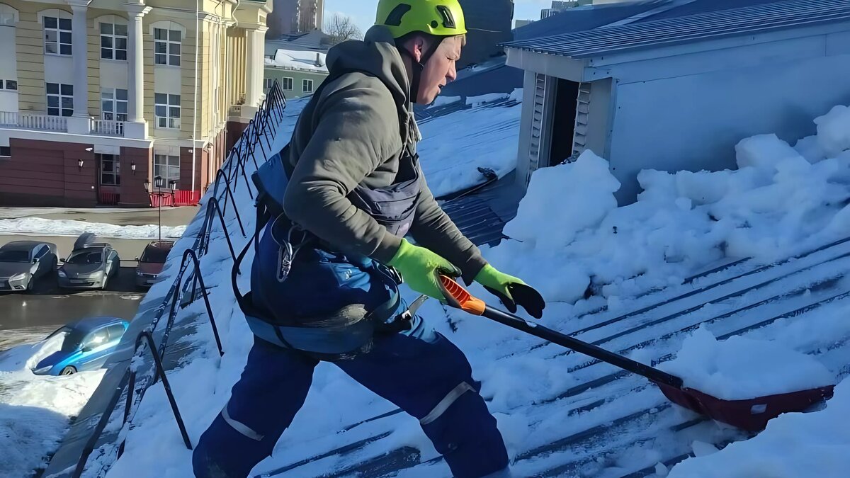     Около 2 тысяч объектов проверили за эту зиму сотрудники административной инспекции Ижевска. В отношении нарушителей составили 184 протокола, из них 110 — по фактам неочищенных кровель.