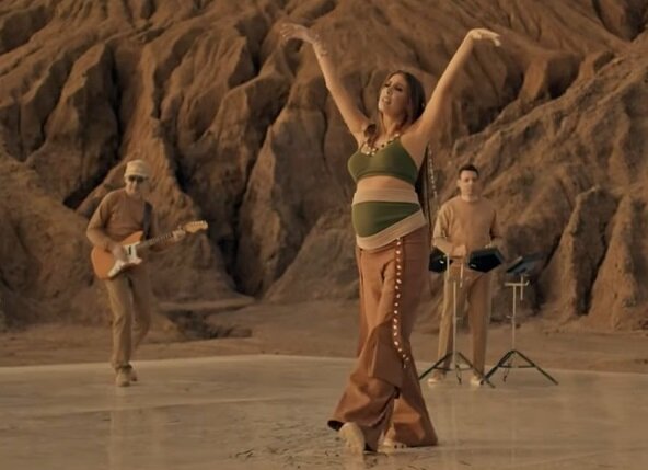 Кадр из клипа группы "А-Студио"