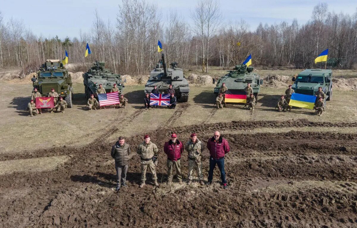    Западная бронетехника на Украине. © Кадр из видео.