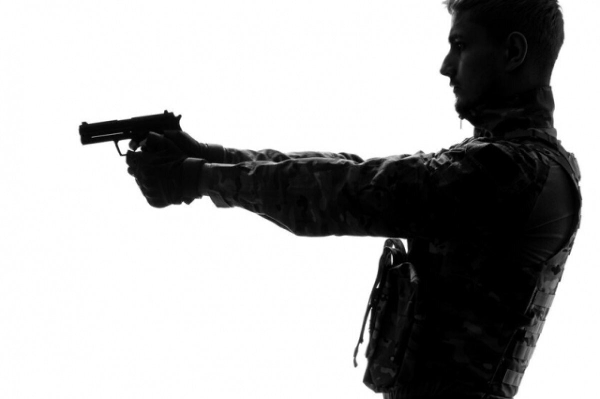    Неизвестный в маске угрожает устроить стрельбу в школе в Бердске