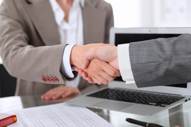    В чем разница между подарком и взяткой?