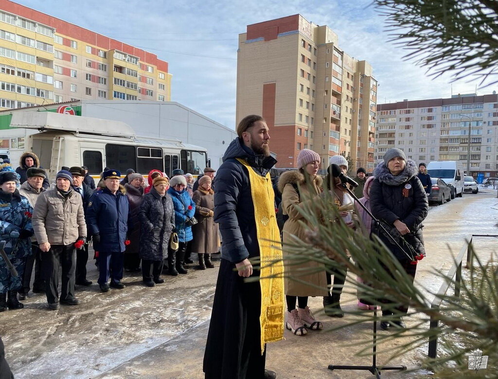 Благочинный храмов Псковского районного округа принял участие в открытии  мемориальной доски Герою России Игорю Суханову | Псковская Епархия | Дзен