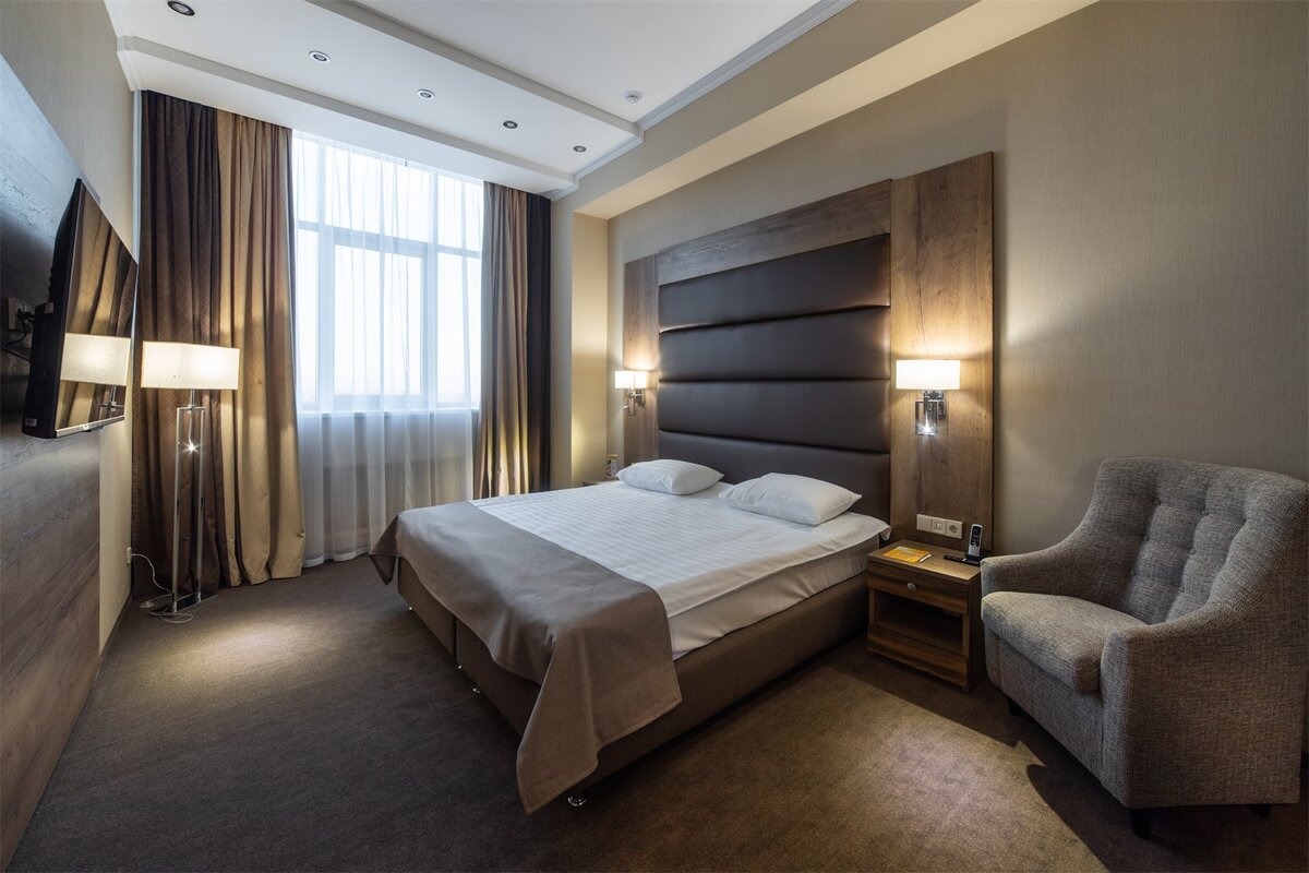 Отель "Heliopark" в г. Пенза, самый дорогой номер. Стоимость - 9т.р в сути. Не реклама, просто пример )