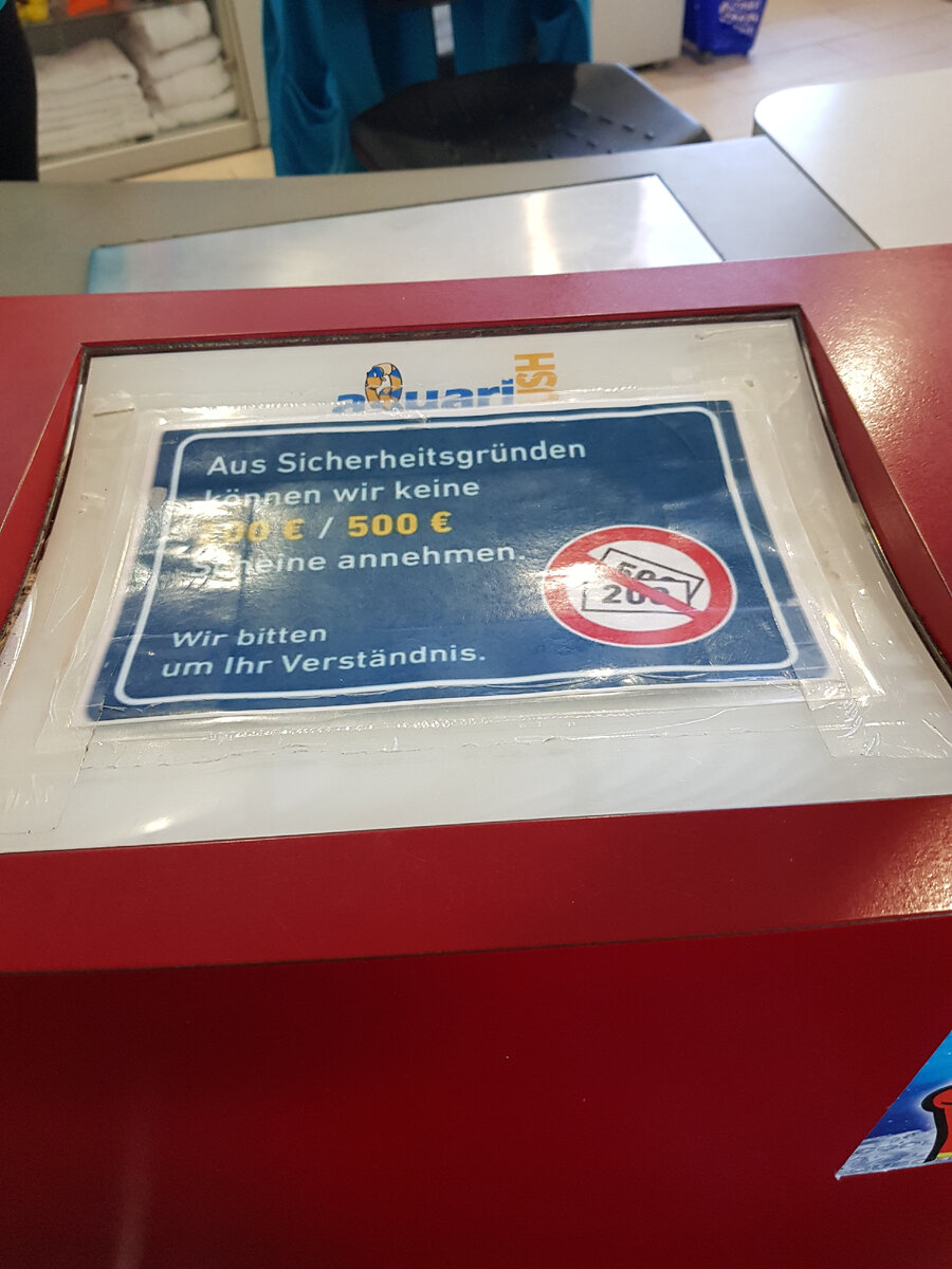 В бане не принимают купюры 200 и 500 евро.
