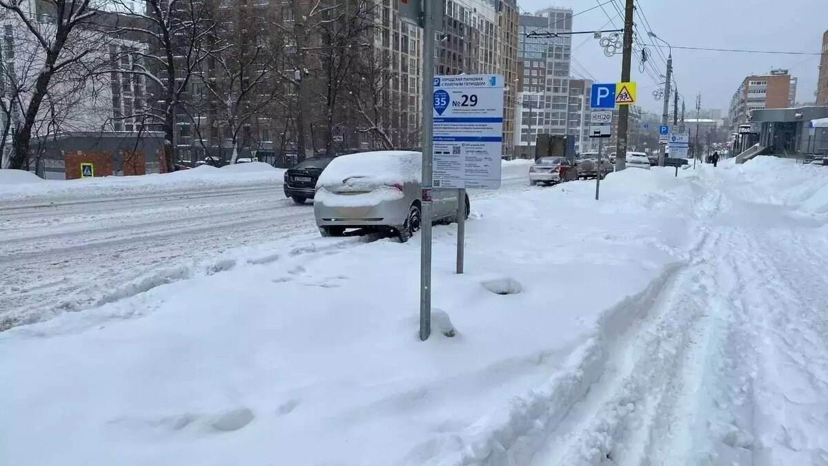     В ижевском ООО «Интеллектуальные транспортные системы» на этой неделе отметили крупную бизнес-победу. Компания, полностью принадлежащая трем физическим лицам, в ближайшие два года получит 170 млн рублей из бюджета удмуртской столицы за обслуживание платных парковок в городе.