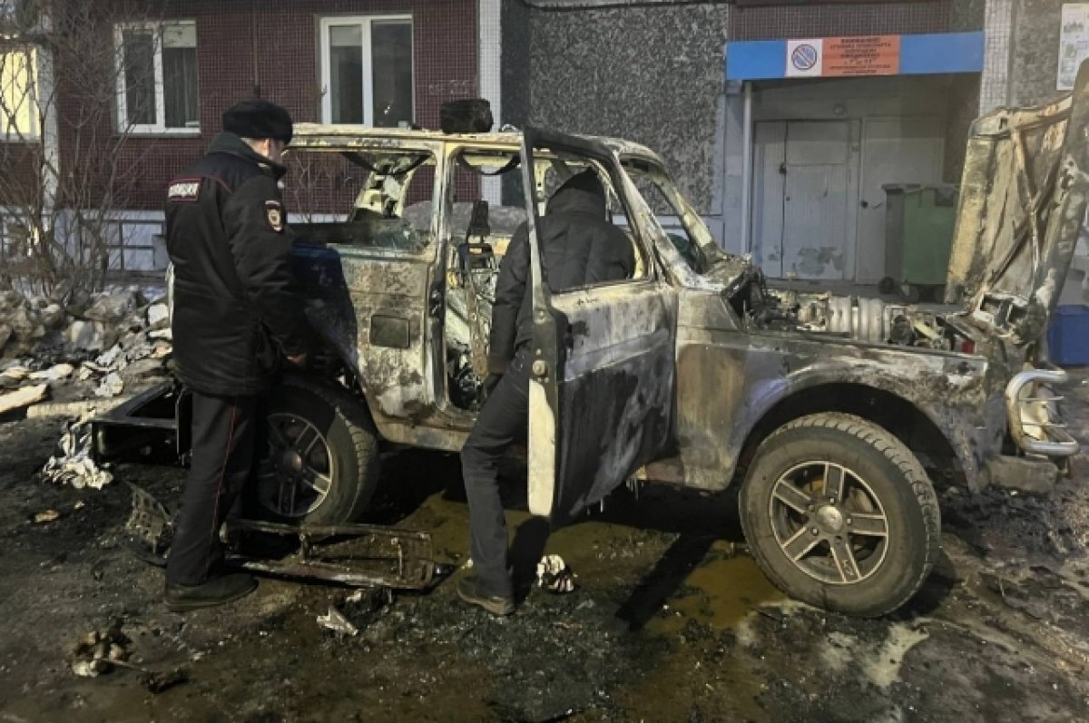    Автомобиль марки «Нива» полностью сгорел.
