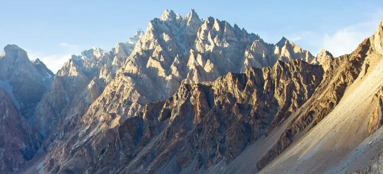 самая высокая гора в мире джомолунгма высота. гора эверест(джомолунгма). эверест джомолунгма. макалу го альпинист. гора эверест 8848 метров.