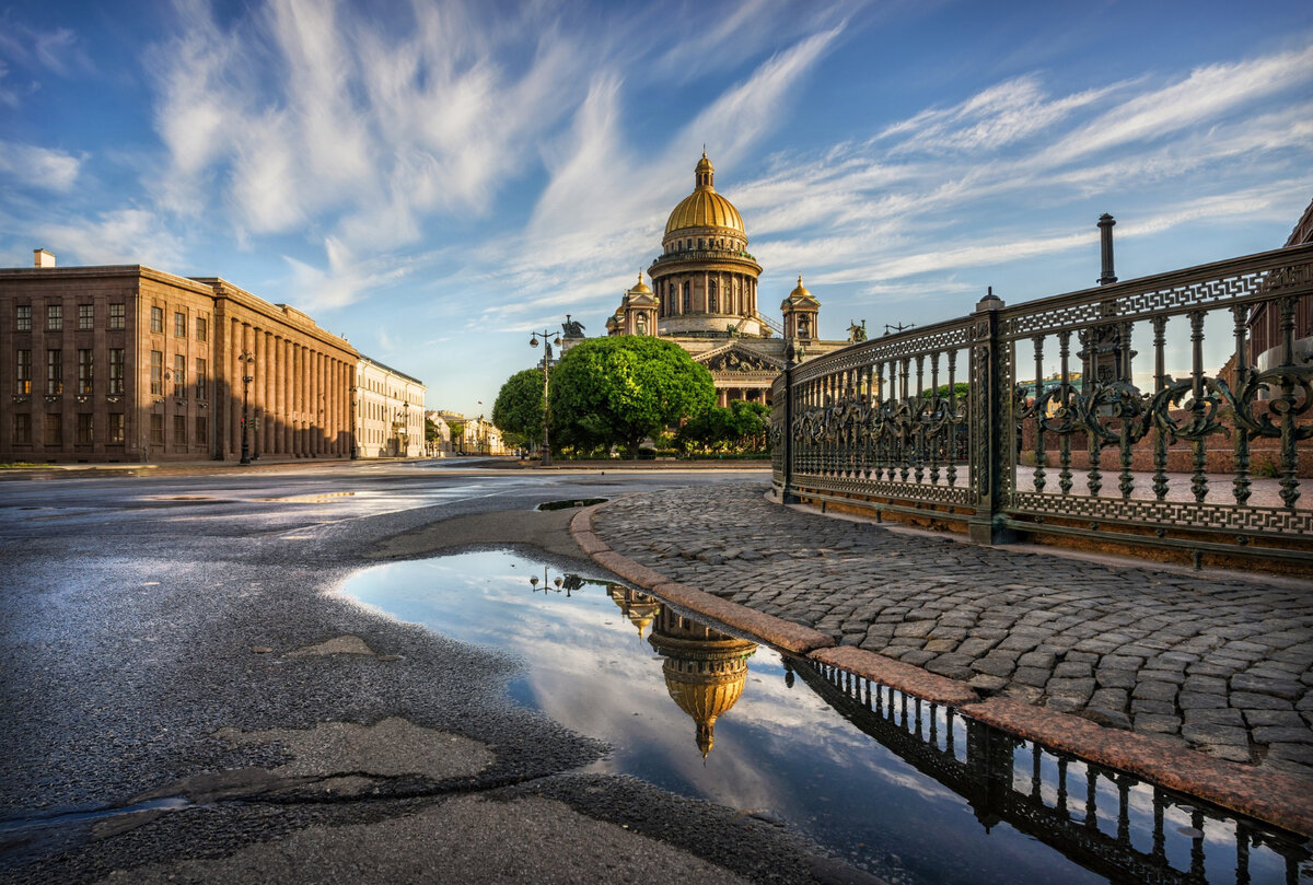 Адмиралтейский район в Санкт-Петербурге – это одно из самых привлекательных мест для проживания во время поездки в этот удивительный город.