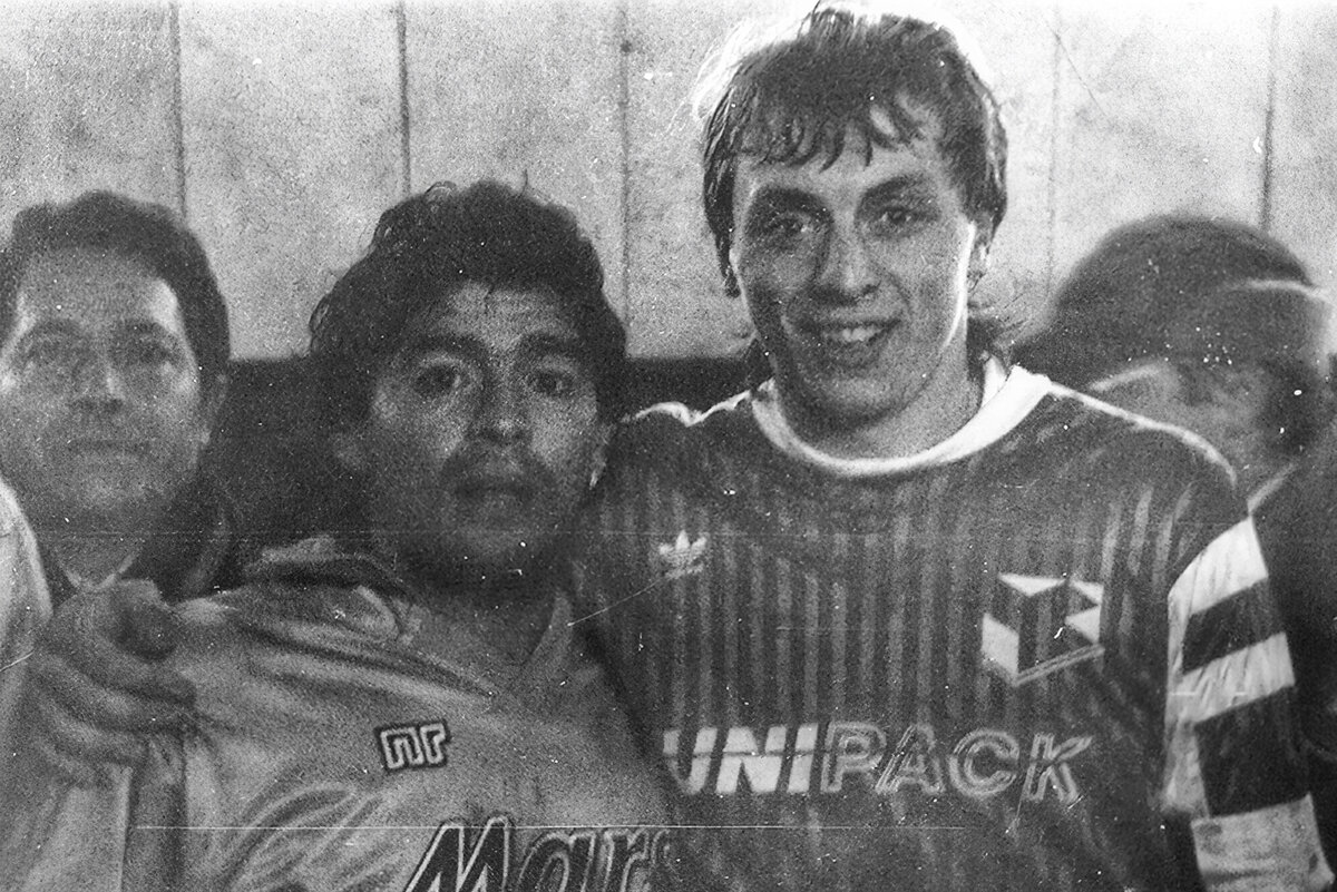Фото: Валерий Шмаров с известным аргентинский футболистом Диего Марадона / Источник: VM Sport
