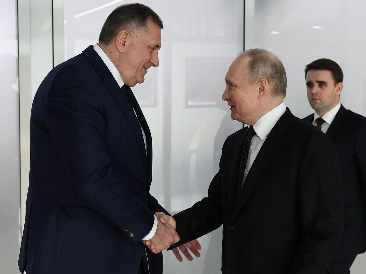   Президент РФ Владимир Путин и президент Республики Сербская Милорад Додик во время встречи в Казани© РИА Новости / POOL