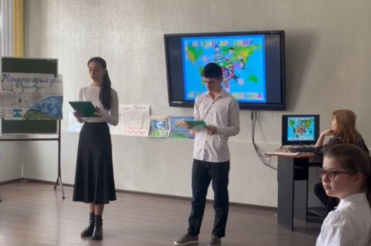    Учителя балкарского языка и литературы провели внеклассное мероприятие «Тилсиз миллет жокъ болур» («Нет языка - нет народа»), посвящённое Дню родного языка.