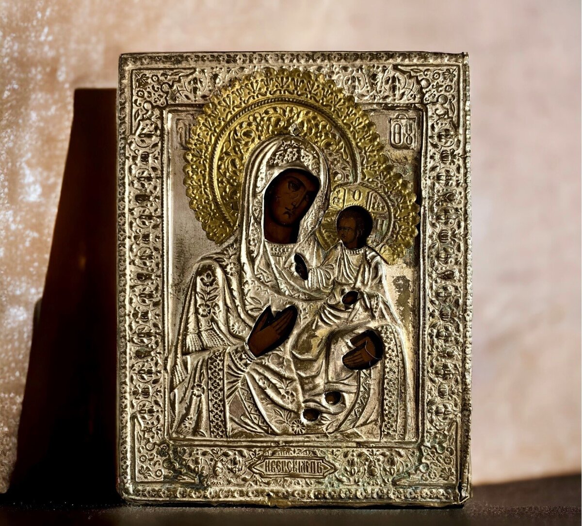 Иверская икона Богородицы в латунном кованом окладе