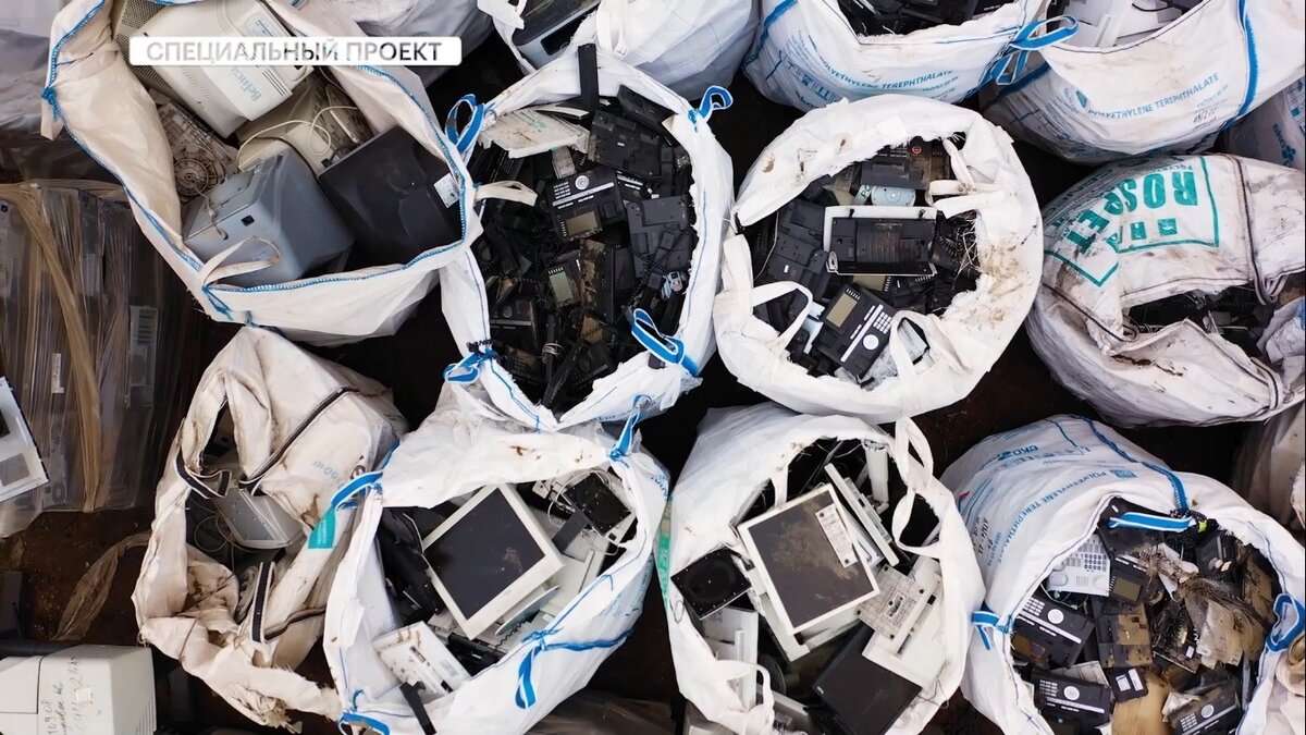 Московская макулатура москва. Контейнеры по раздельному сбору мусора. Торговый сбор в москве в 2021. Сбор в москве. Бак для раздельного сбора мусора.