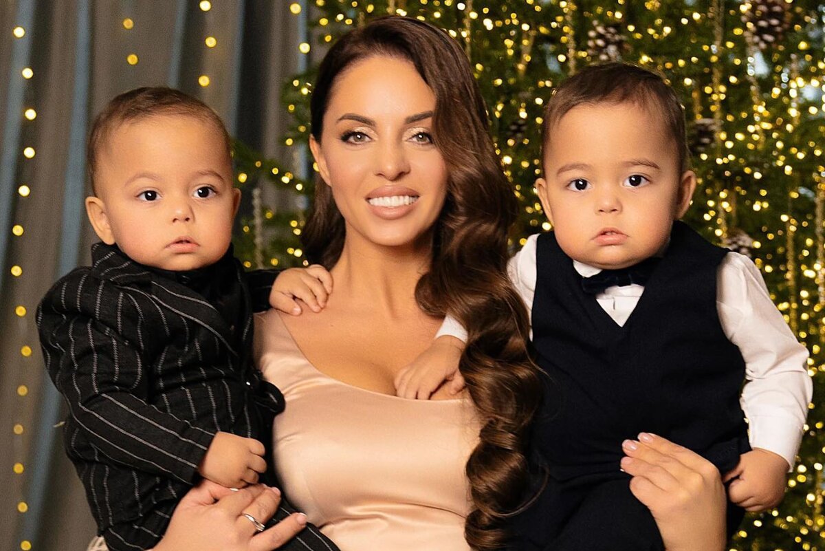     «Полтора года дети на моем обеспечении, и другую сторону это устраивает»: Юлия Ефременкова пристыдила Мондезира