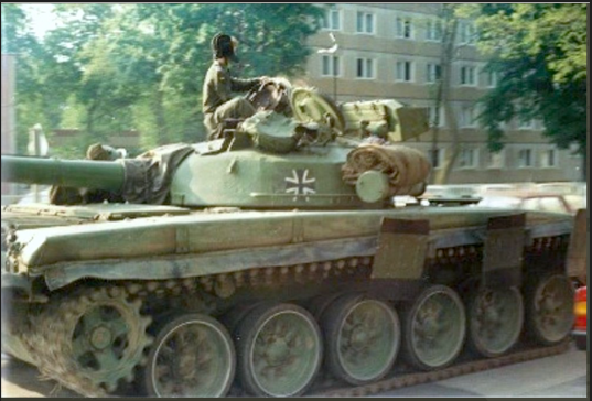 Танки Т-72М 37-й бригады на улицах Дрездена 1991 год