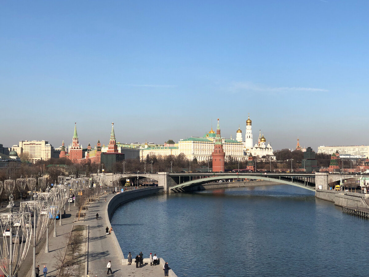 Вид на Кремль с Патриаршего моста.