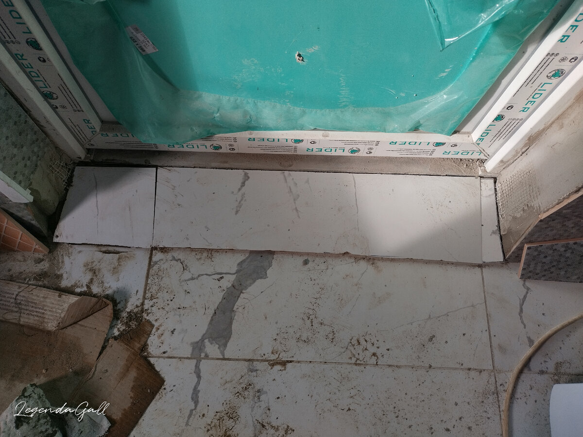 На порог тоже много клея ушло