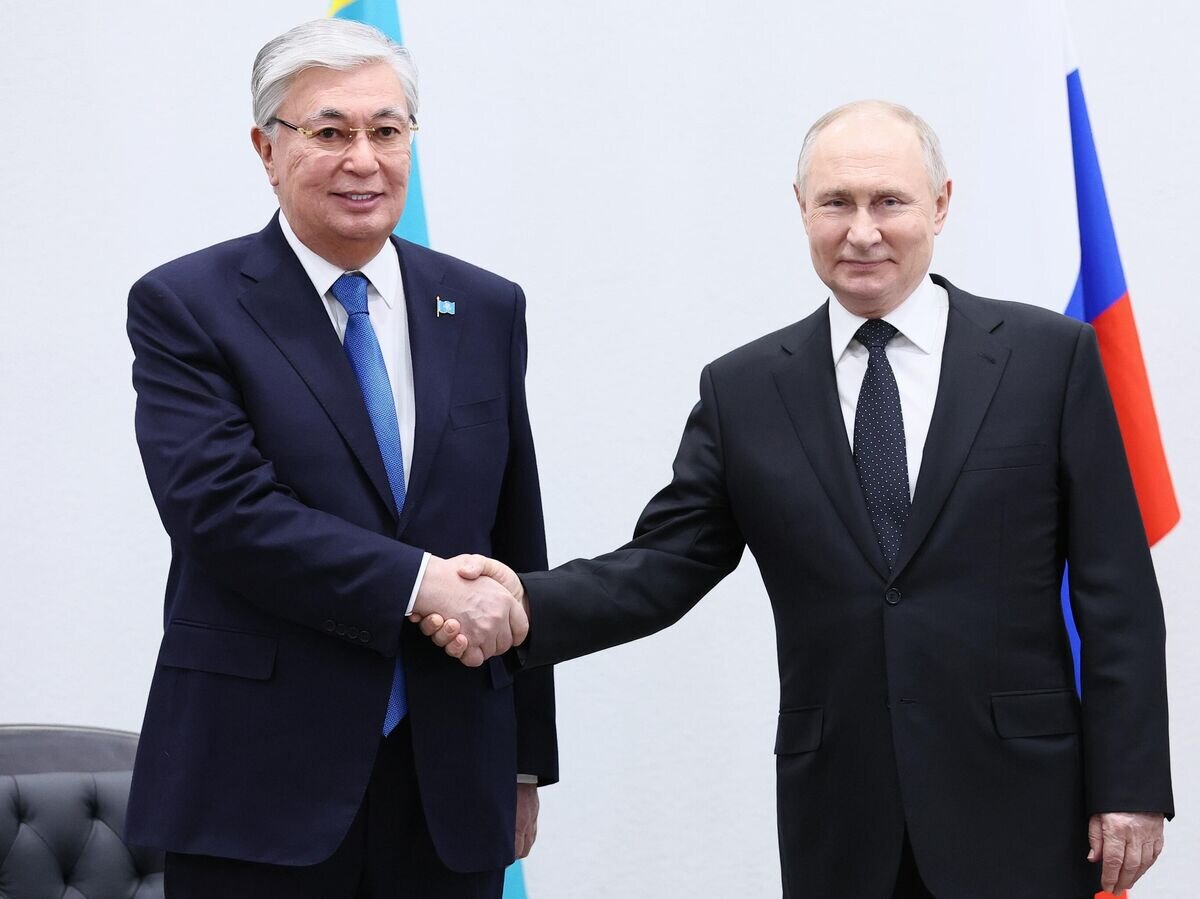    Президент РФ Владимир Путин и президент Республики Казахстан Касым-Жомарт Токаев во время встречи в Казани© РИА Новости / POOL